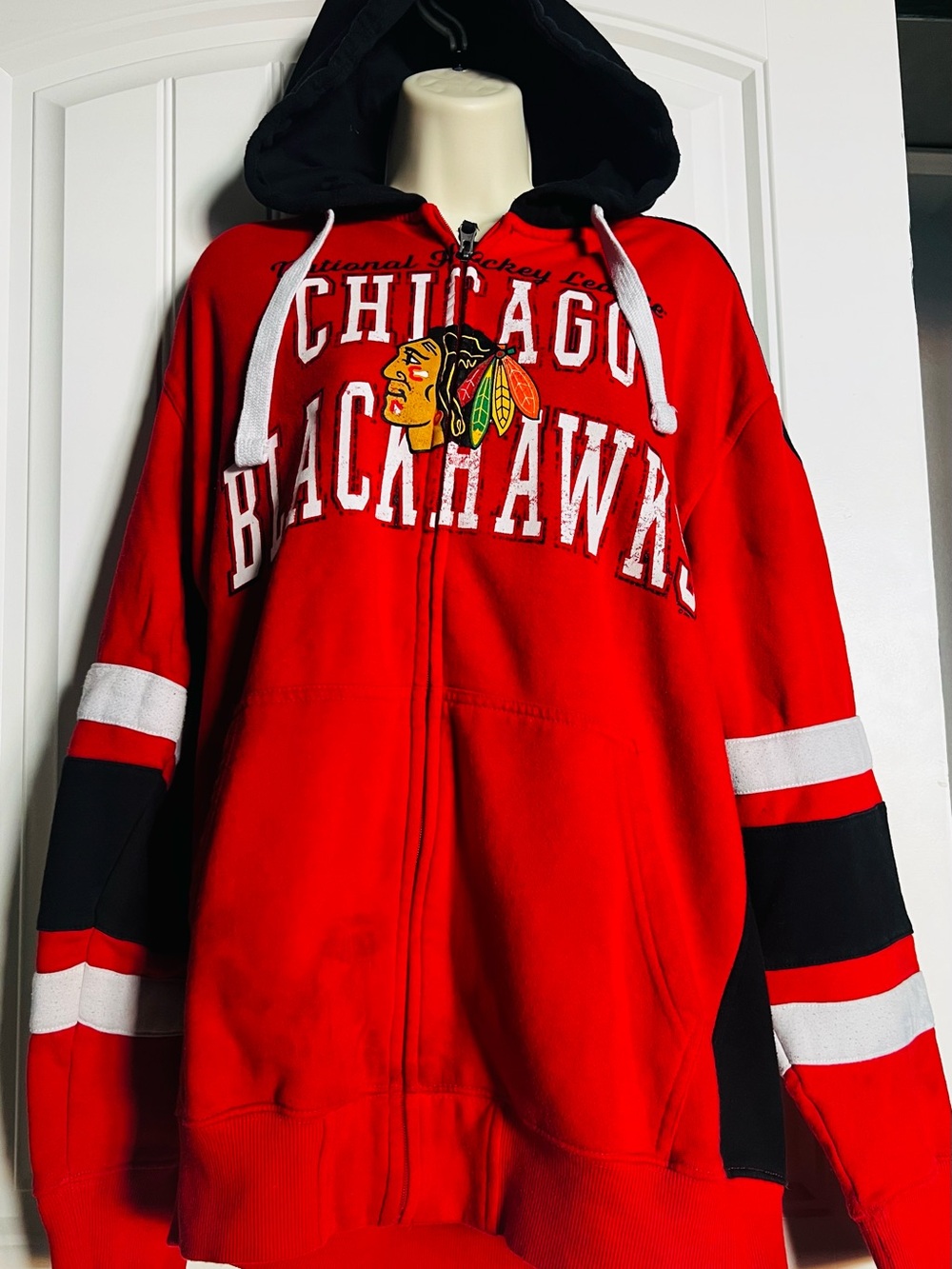 GIII Sports by Carl Banks Chicago Blackhawks Red Zip-Up Hoodie Size L